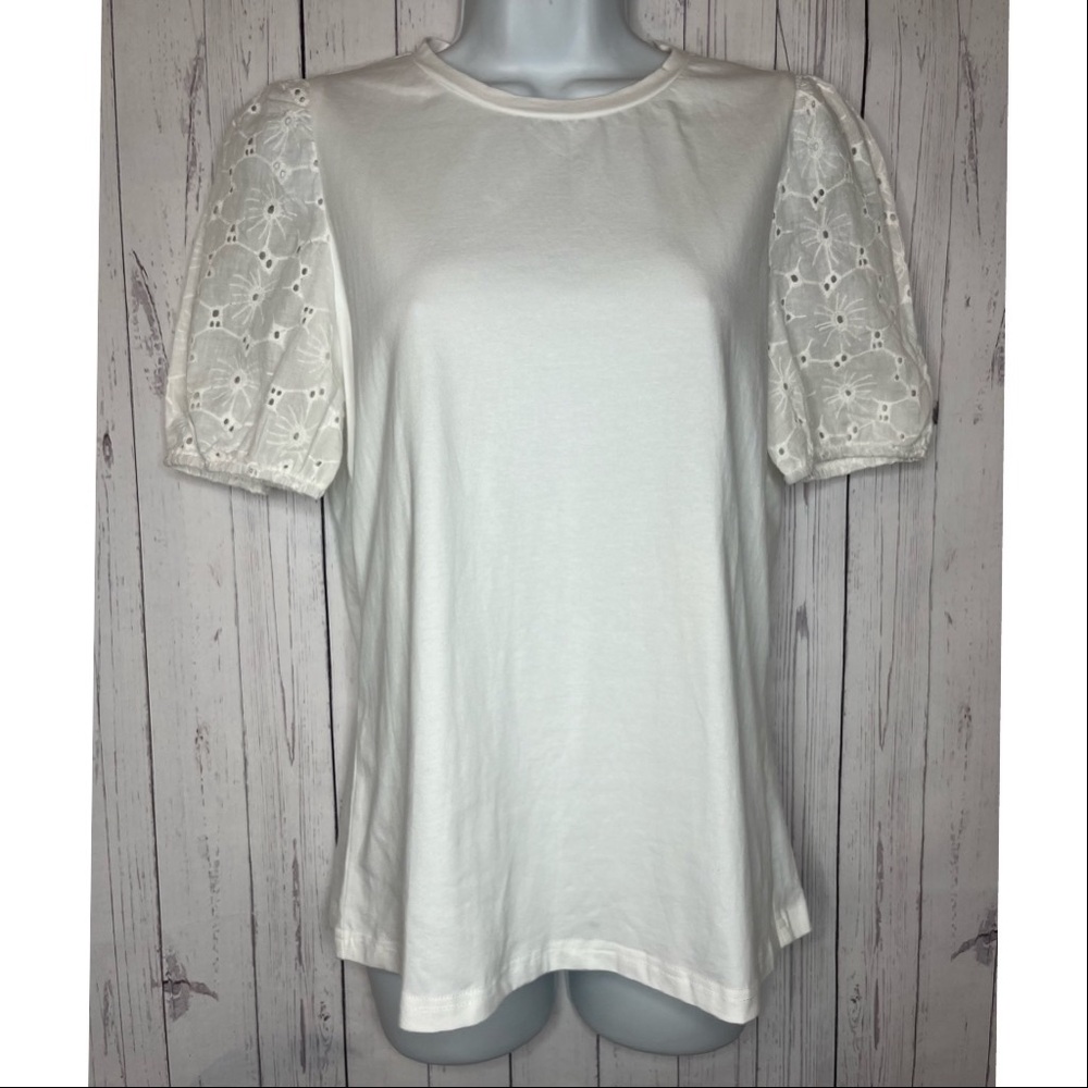 Women’s Size Small Casual White Tee Eyelet Embroidered Short Sleeve Blouse